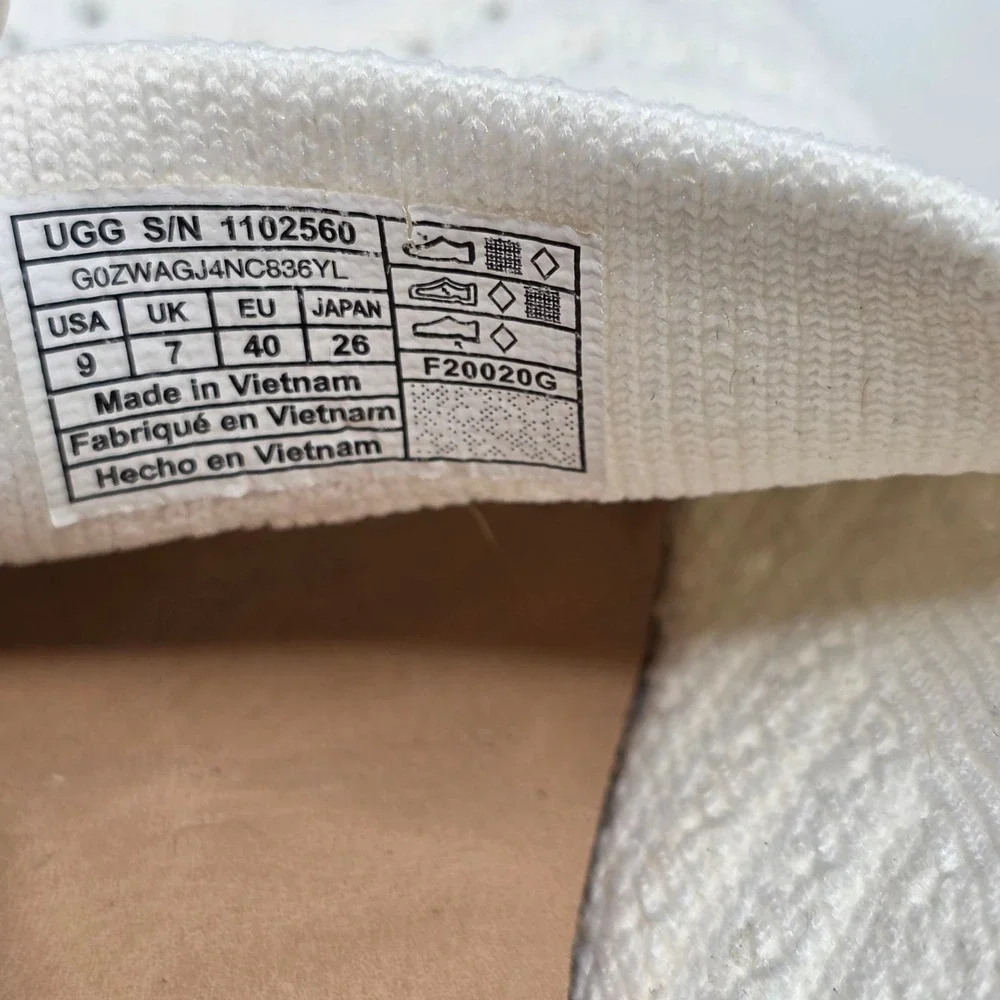 UGG Sammy Chevron Sneakers Women's 9 White Knit Slip-On Casual Breathable Shoes